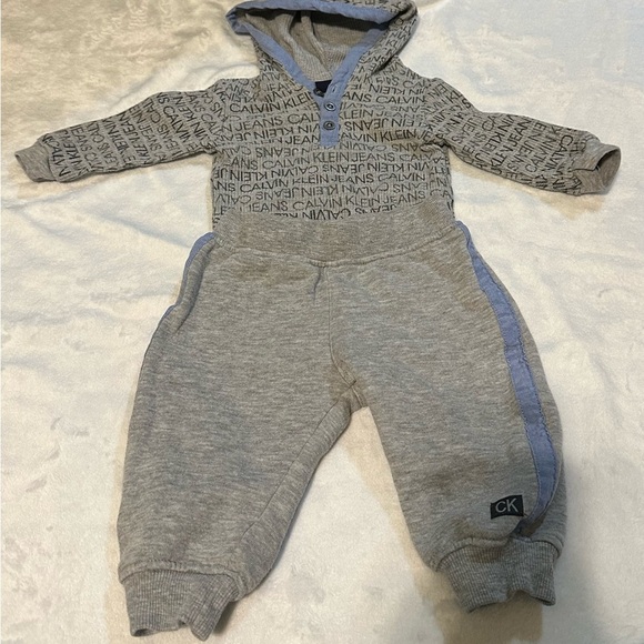 Calvin Klein Baby Boys 2-PC Thermal Bodysuit & Fleece Jogger Pant Set Size 3/6M - Picture 3 of 9